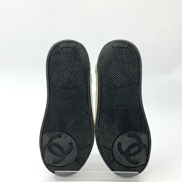 Chanel White Leather Low-Top Sneakers With Black Accents & Logo Detailing - Picture 7 of 8
